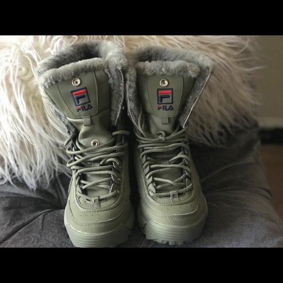 Fila boots.Size 6 1/2  (big kids). - Picture 2 of 4